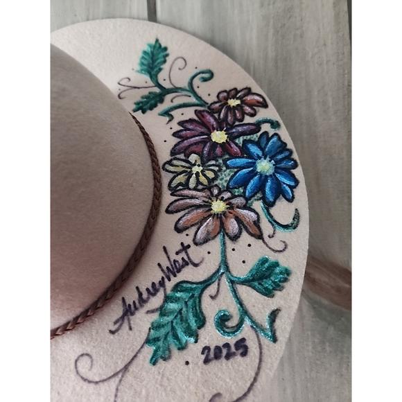 Hand Painted Wool Hat, Kendall&Kylie, OSFM,EUC - Picture 2 of 12